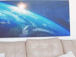 Blonde Schönheit spielt mit ihrem Dildo