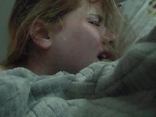 Unterwürfige Studentin wird hart in alle Löcher gefickt