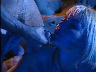 Geile Brünette in den Arsch gefickt