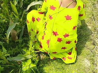 Girl lässt sich Outdoor in den Arsch ficken