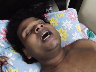 Inderin in Tanga und ihr erster bisexueller Dreier