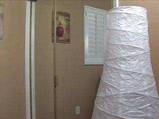 Riesige schwarze Schlampe wird gefickt und schluckt Sperma