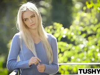 Tushy erster anal für hübsche Blondine alex Grey