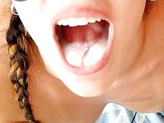 Deepthroat Analfick für meine Stieftochter schluckt das Sperma ihres Vaters